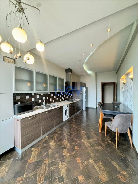Aylıq Kirayə 4 otaqlı Yeni Tikili bina evi  175m², Bakı