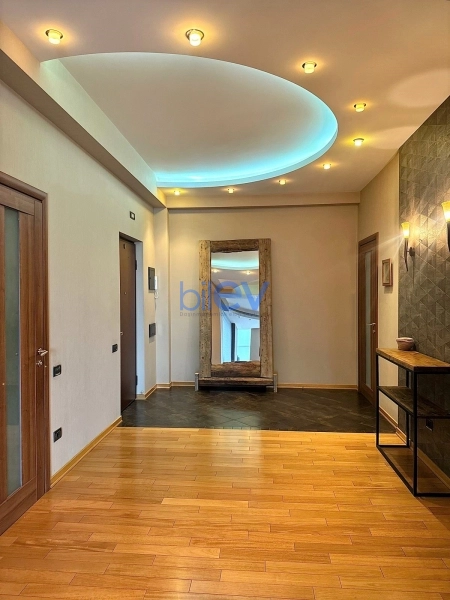 Aylıq Kirayə 4 otaqlı Yeni Tikili bina evi  175m², Bakı