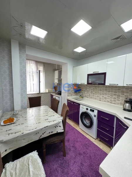 Satış 4 otaqlı Köhnə Tikili bina evi  110m², Bakı