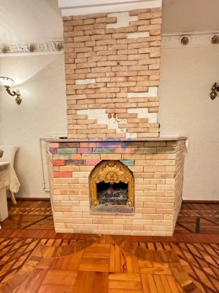 Satış 4 otaqlı Köhnə Tikili bina evi  110m², Bakı