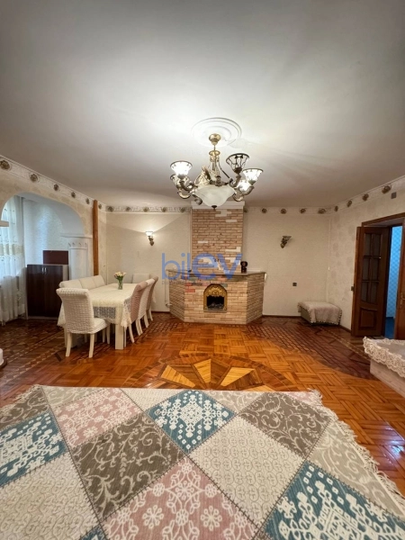 Satış 4 otaqlı Köhnə Tikili bina evi  110m², Bakı