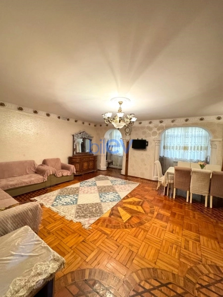 Satış 4 otaqlı Köhnə Tikili bina evi  110m², Bakı