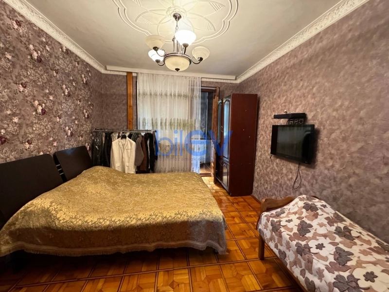 Satış 4 otaqlı Köhnə Tikili bina evi  110m², Bakı