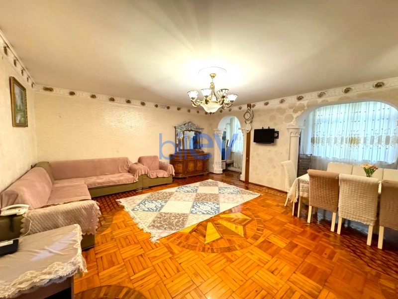 Satış 4 otaqlı Köhnə Tikili bina evi  110m², Bakı