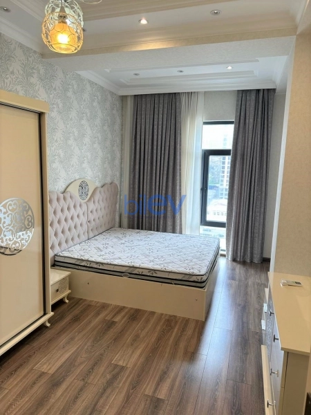 Aylıq Kirayə 3 otaqlı Yeni Tikili bina evi  97m², Bakı