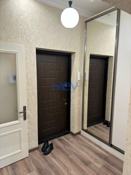 Aylıq Kirayə 3 otaqlı Yeni Tikili bina evi  97m², Bakı