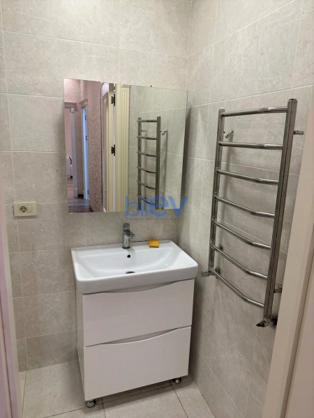 Aylıq Kirayə 3 otaqlı Yeni Tikili bina evi  97m², Bakı