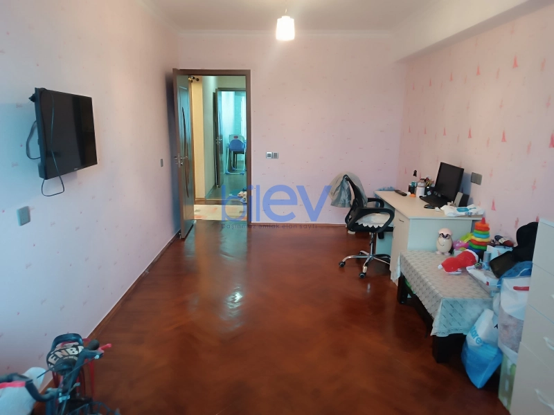 Satış 6 otaqlı Köhnə Tikili bina evi  200m², Bakı