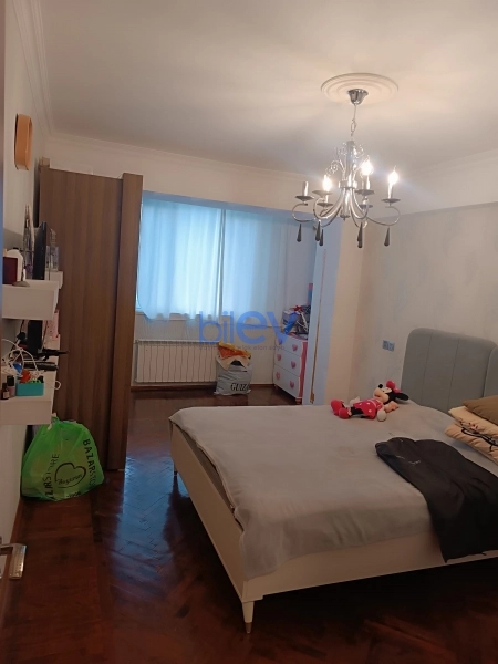 Satış 6 otaqlı Köhnə Tikili bina evi  200m², Bakı