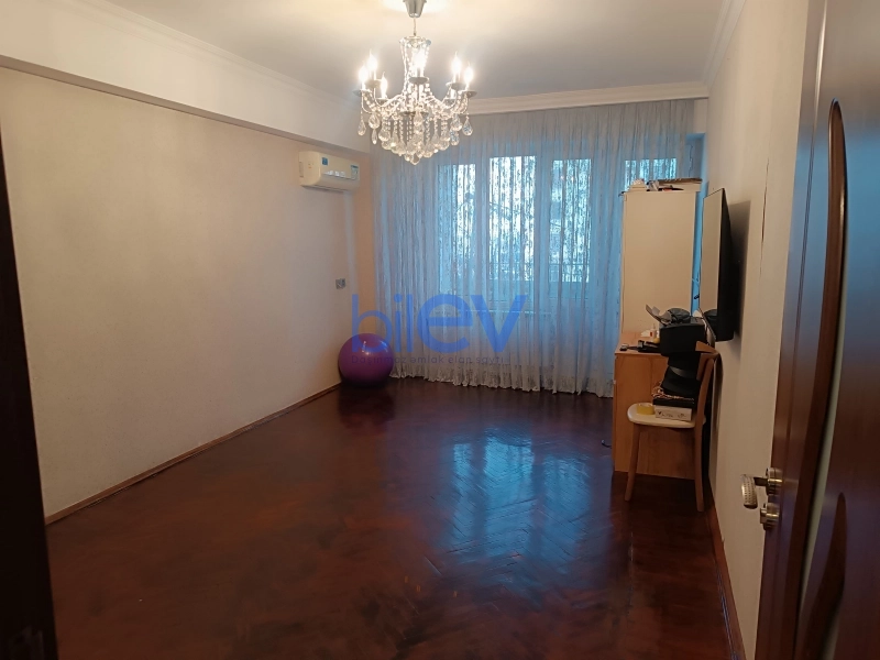 Satış 6 otaqlı Köhnə Tikili bina evi  200m², Bakı