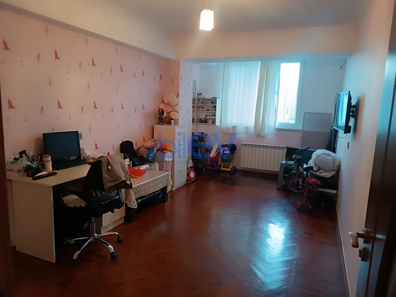 Satış 6 otaqlı Köhnə Tikili bina evi  200m², Bakı
