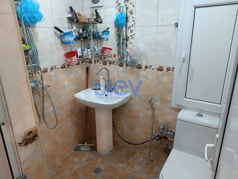 Satış 6 otaqlı Köhnə Tikili bina evi  200m², Bakı