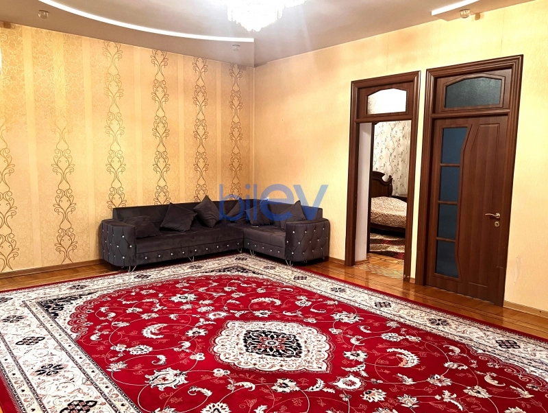 Aylıq Kirayə 4 otaqlı Köhnə Tikili bina evi  250m², Bakı