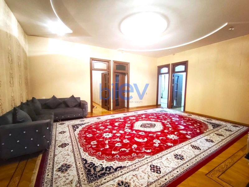 Aylıq Kirayə 4 otaqlı Köhnə Tikili bina evi  250m², Bakı