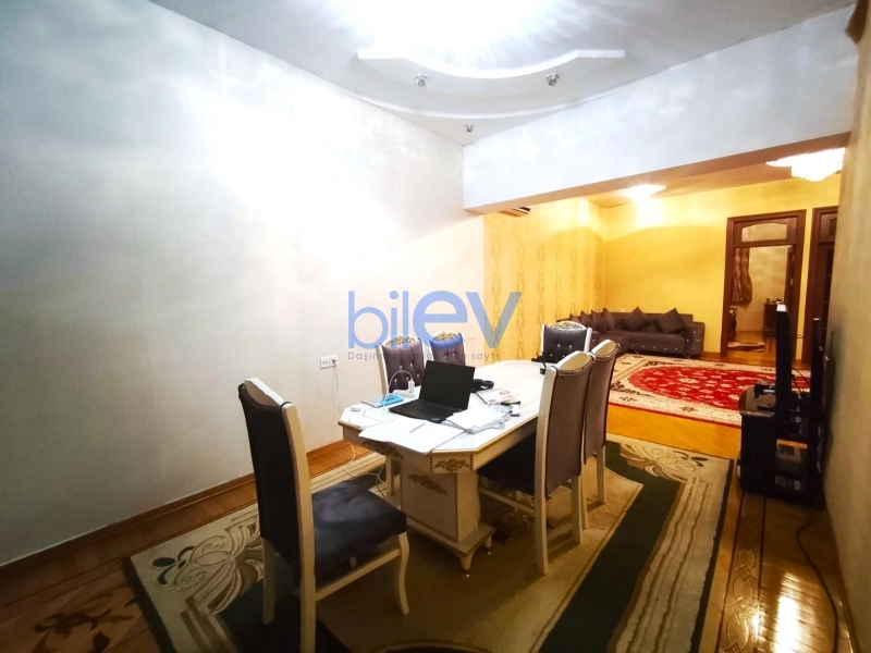 Aylıq Kirayə 4 otaqlı Köhnə Tikili bina evi  250m², Bakı