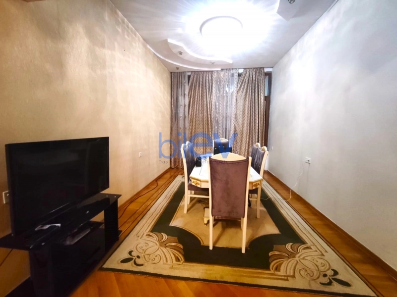 Aylıq Kirayə 4 otaqlı Köhnə Tikili bina evi  250m², Bakı