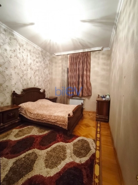 Aylıq Kirayə 4 otaqlı Köhnə Tikili bina evi  250m², Bakı