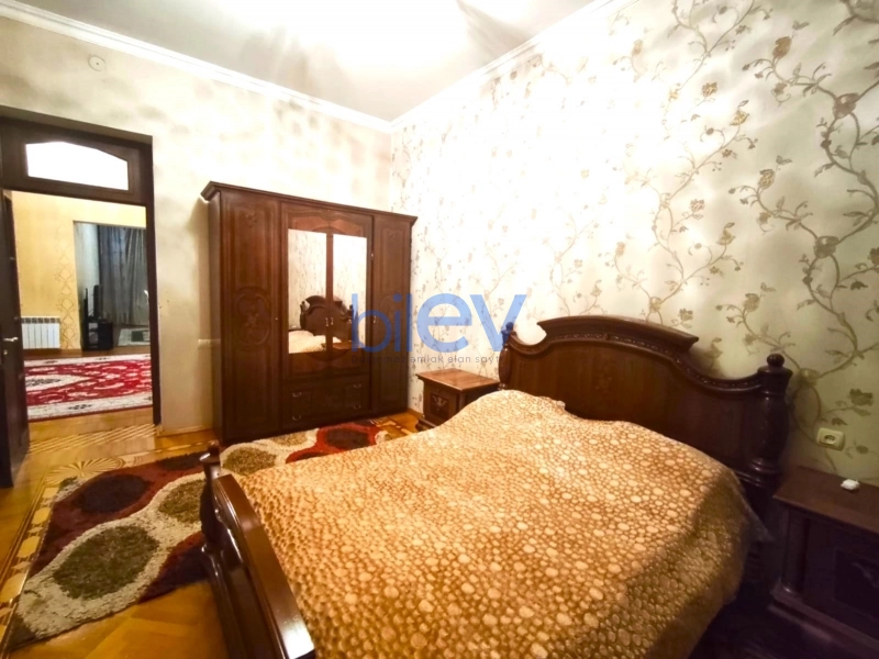 Aylıq Kirayə 4 otaqlı Köhnə Tikili bina evi  250m², Bakı