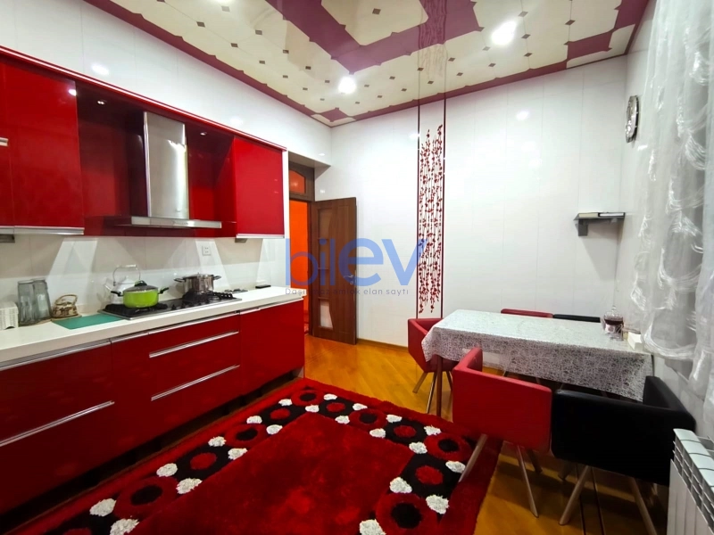 Aylıq Kirayə 4 otaqlı Köhnə Tikili bina evi  250m², Bakı
