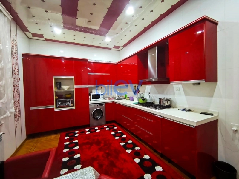 Aylıq Kirayə 4 otaqlı Köhnə Tikili bina evi  250m², Bakı