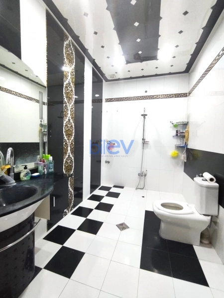 Aylıq Kirayə 4 otaqlı Köhnə Tikili bina evi  250m², Bakı
