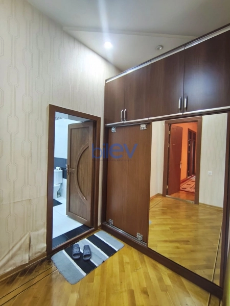 Aylıq Kirayə 4 otaqlı Köhnə Tikili bina evi  250m², Bakı