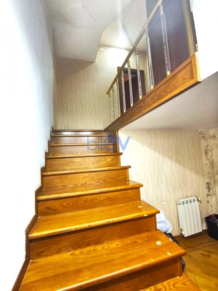 Aylıq Kirayə 4 otaqlı Köhnə Tikili bina evi  250m², Bakı