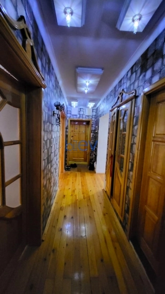 Satış 4 otaqlı Köhnə Tikili bina evi  120m², Bakı