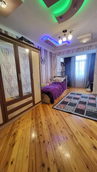 Satış 4 otaqlı Köhnə Tikili bina evi  120m², Bakı