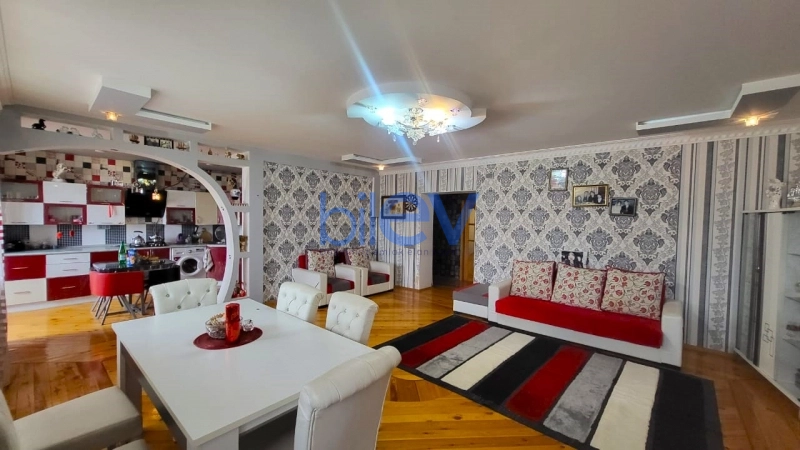 Satış 4 otaqlı Köhnə Tikili bina evi  120m², Bakı