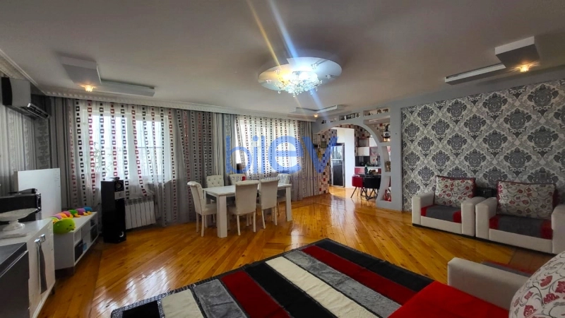 Satış 4 otaqlı Köhnə Tikili bina evi  120m², Bakı