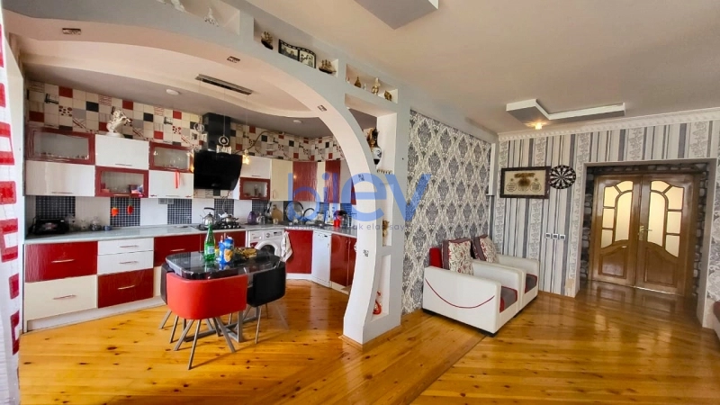 Satış 4 otaqlı Köhnə Tikili bina evi  120m², Bakı