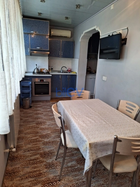 Aylıq Kirayə 3 otaqlı Köhnə Tikili bina evi  80m², Bakı