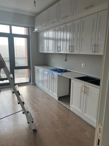 Aylıq Kirayə 3 otaqlı Yeni Tikili bina evi  120m², Bakı