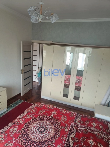 Aylıq Kirayə 3 otaqlı Köhnə Tikili bina evi  81m², Bakı