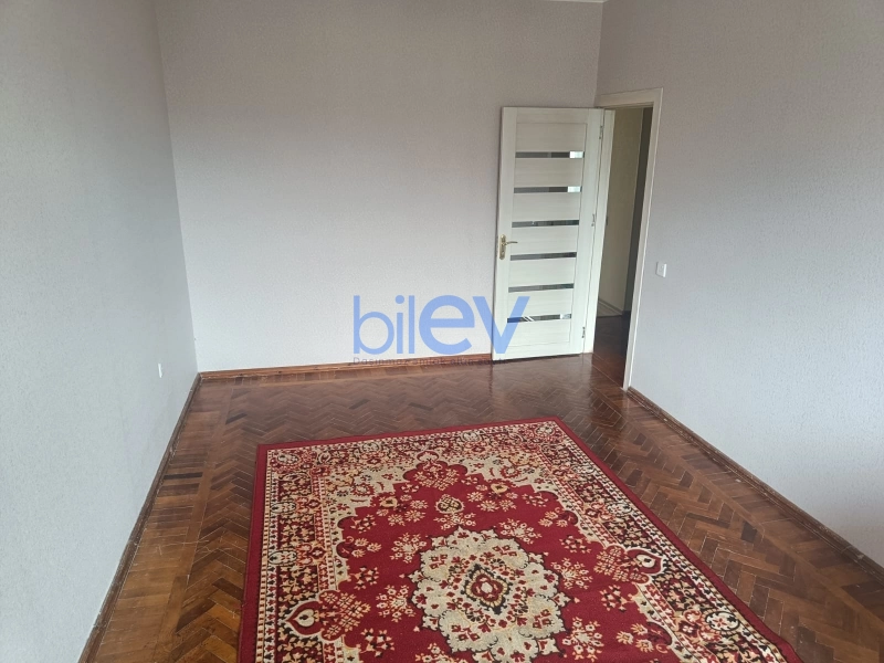 Aylıq Kirayə 3 otaqlı Köhnə Tikili bina evi  81m², Bakı