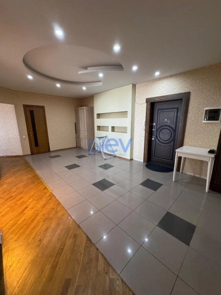 Aylıq Kirayə 3 otaqlı Həyət evi  180m², Bakı
