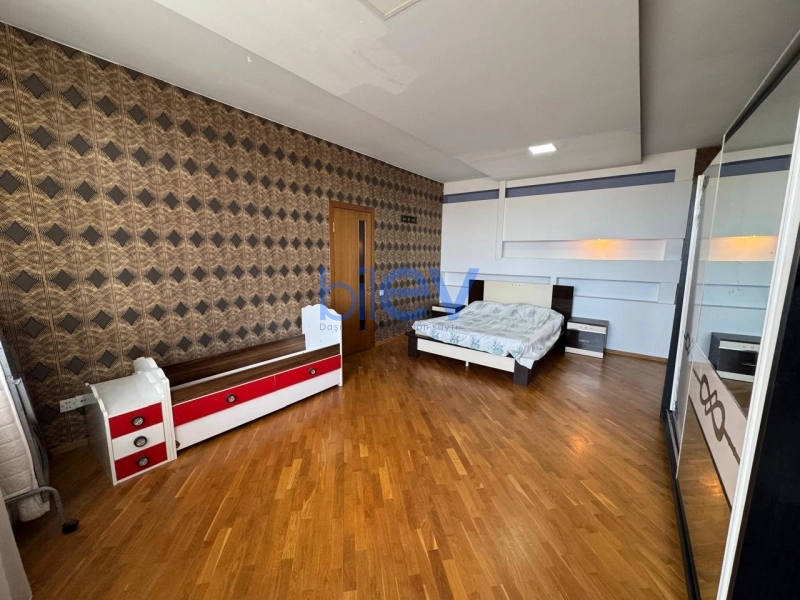 Aylıq Kirayə 3 otaqlı Həyət evi  180m², Bakı