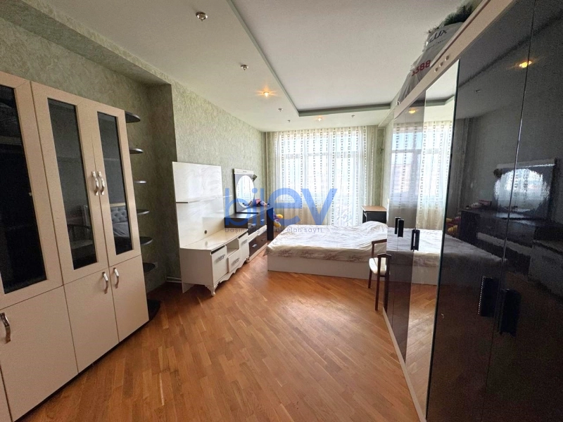 Aylıq Kirayə 3 otaqlı Həyət evi  180m², Bakı