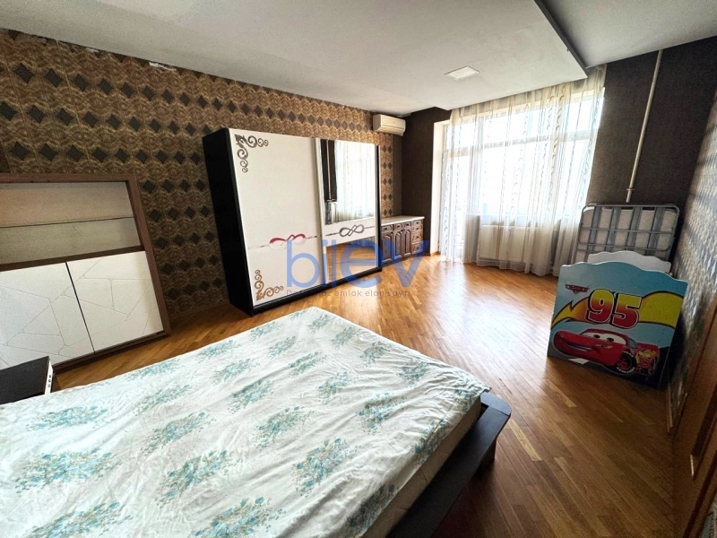 Aylıq Kirayə 3 otaqlı Həyət evi  180m², Bakı