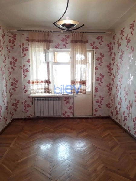 Satış 5 otaqlı Köhnə Tikili bina evi  130m², Bakı