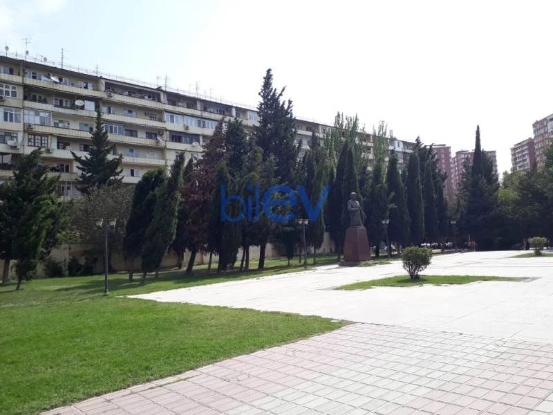 Satış 5 otaqlı Köhnə Tikili bina evi  130m², Bakı