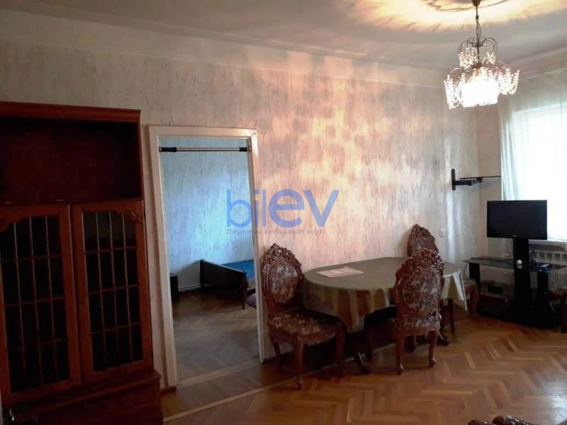 Satış 5 otaqlı Köhnə Tikili bina evi  130m², Bakı