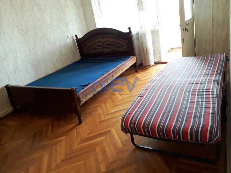 Satış 5 otaqlı Köhnə Tikili bina evi  130m², Bakı