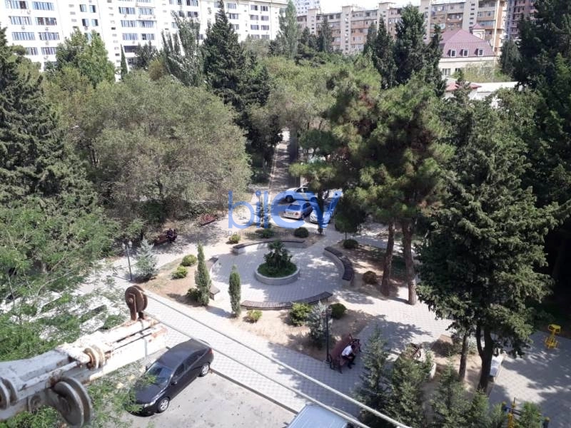 Satış 5 otaqlı Köhnə Tikili bina evi  130m², Bakı