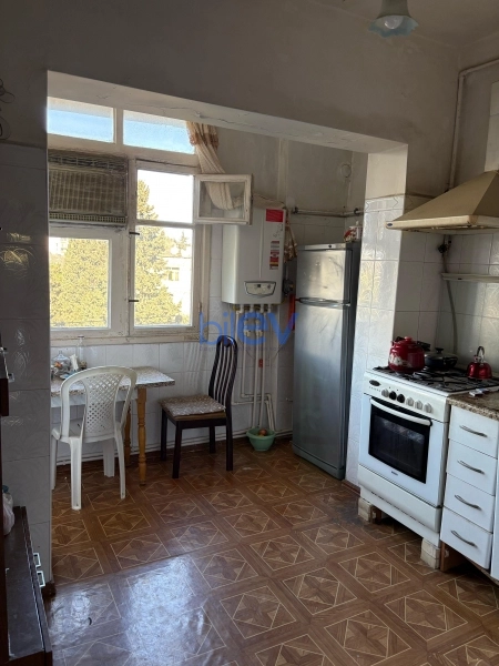 Satış 5 otaqlı Köhnə Tikili bina evi  130m², Bakı