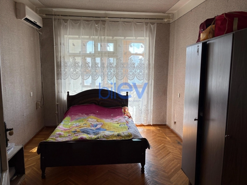 Satış 5 otaqlı Köhnə Tikili bina evi  130m², Bakı