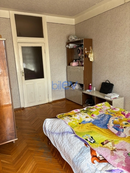 Satış 5 otaqlı Köhnə Tikili bina evi  130m², Bakı