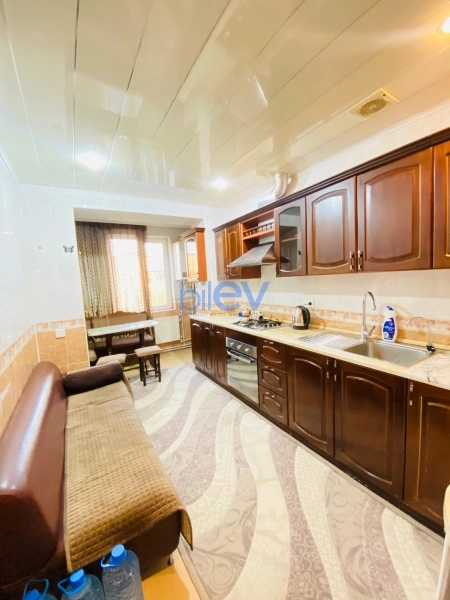 Aylıq Kirayə 3 otaqlı Köhnə Tikili bina evi  90m², Bakı
