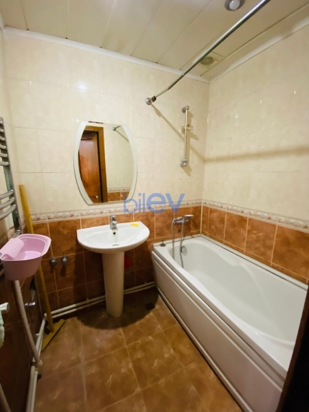 Aylıq Kirayə 3 otaqlı Köhnə Tikili bina evi  90m², Bakı